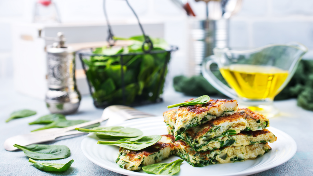 Foto de omelete de queijo mussarela com espinafre